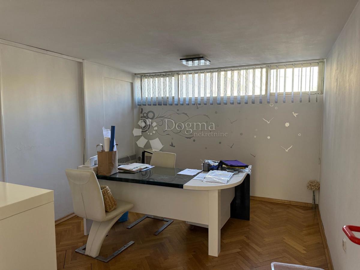 Locale commerciale Višnjik, Zadar, 324,17m2