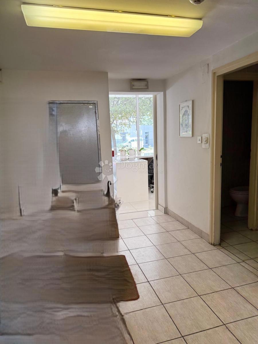 Locale commerciale Višnjik, Zadar, 324,17m2