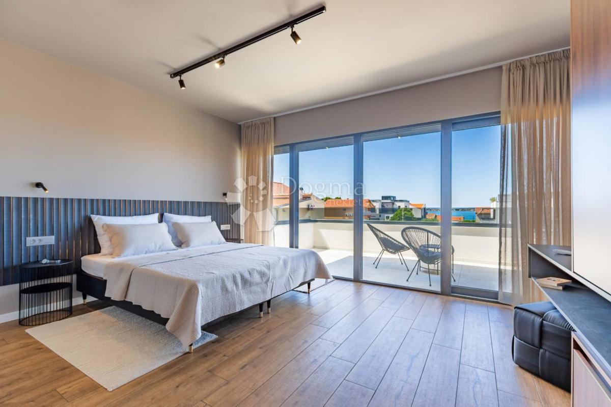 Una villa con piscina e vista panoramica sul mare