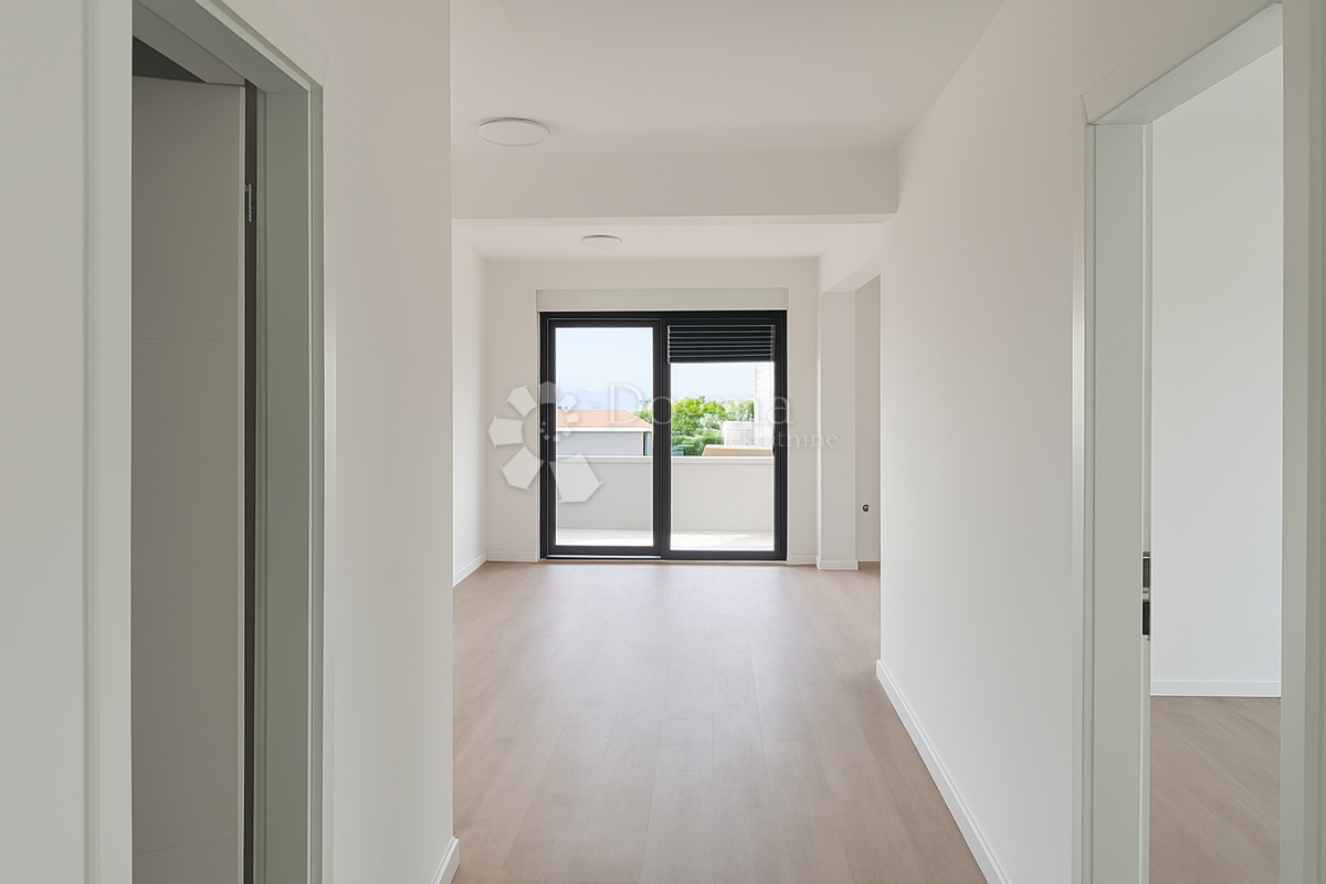 Nuovo edificio di lusso a 200 m dal mare, terrazza panoramica e piscina