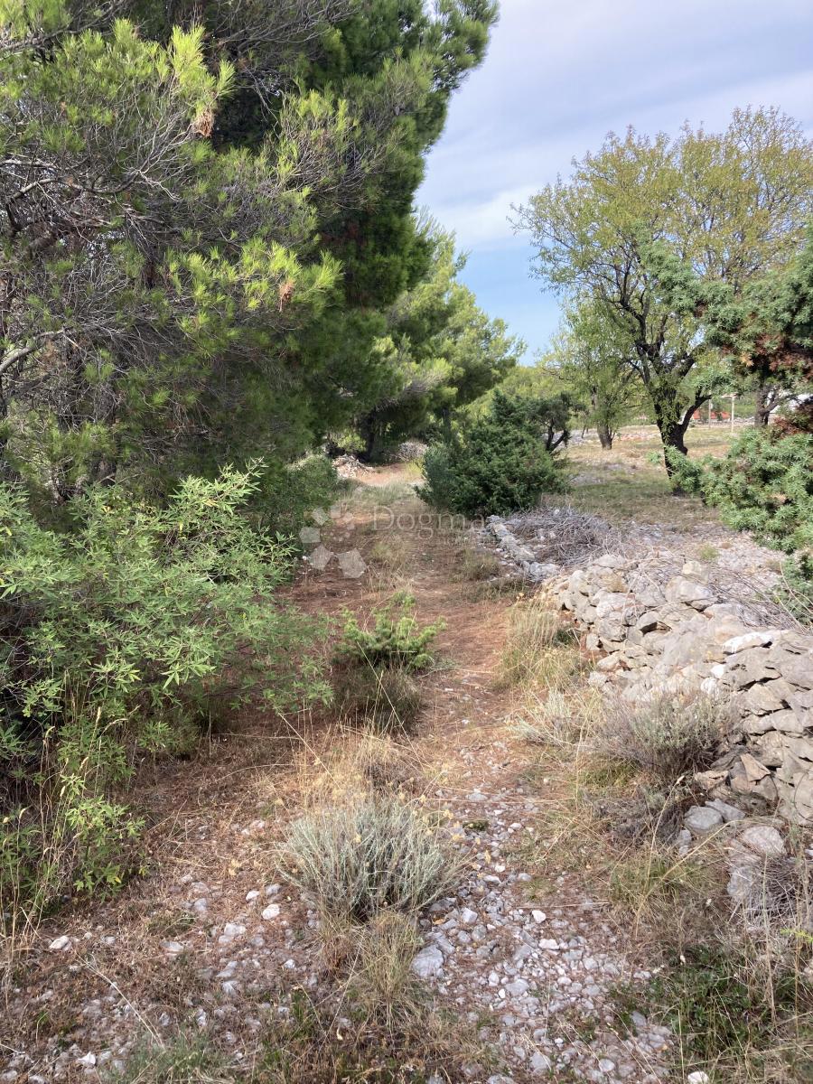 Terreno edificabile con vista sul lago di Prukljan