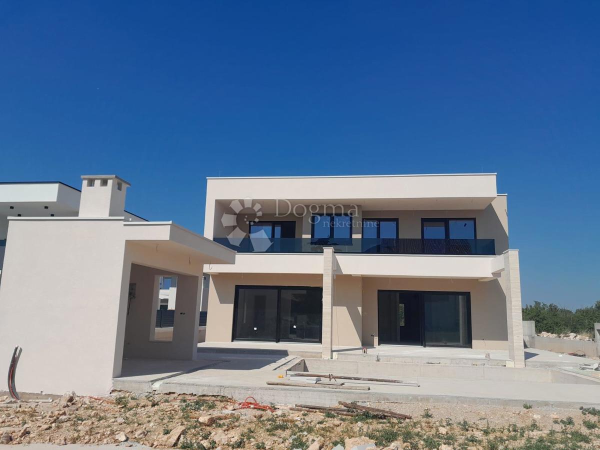 ŠIBENIK/TROMILJA - VILLA MODERNA CON PISCINA