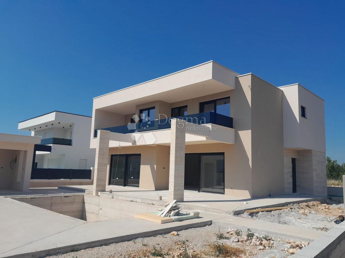 ŠIBENIK/TROMILJA - VILLA MODERNA CON PISCINA