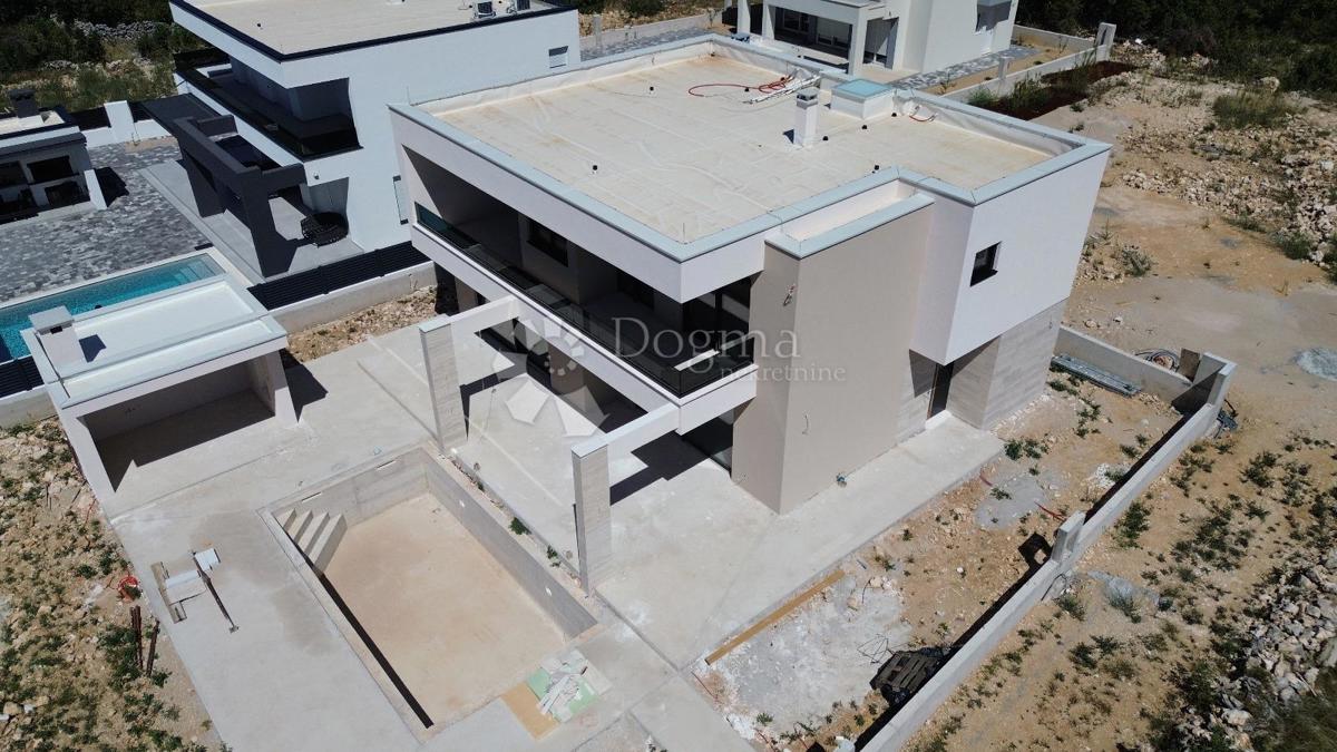 ŠIBENIK/TROMILJA - VILLA MODERNA CON PISCINA