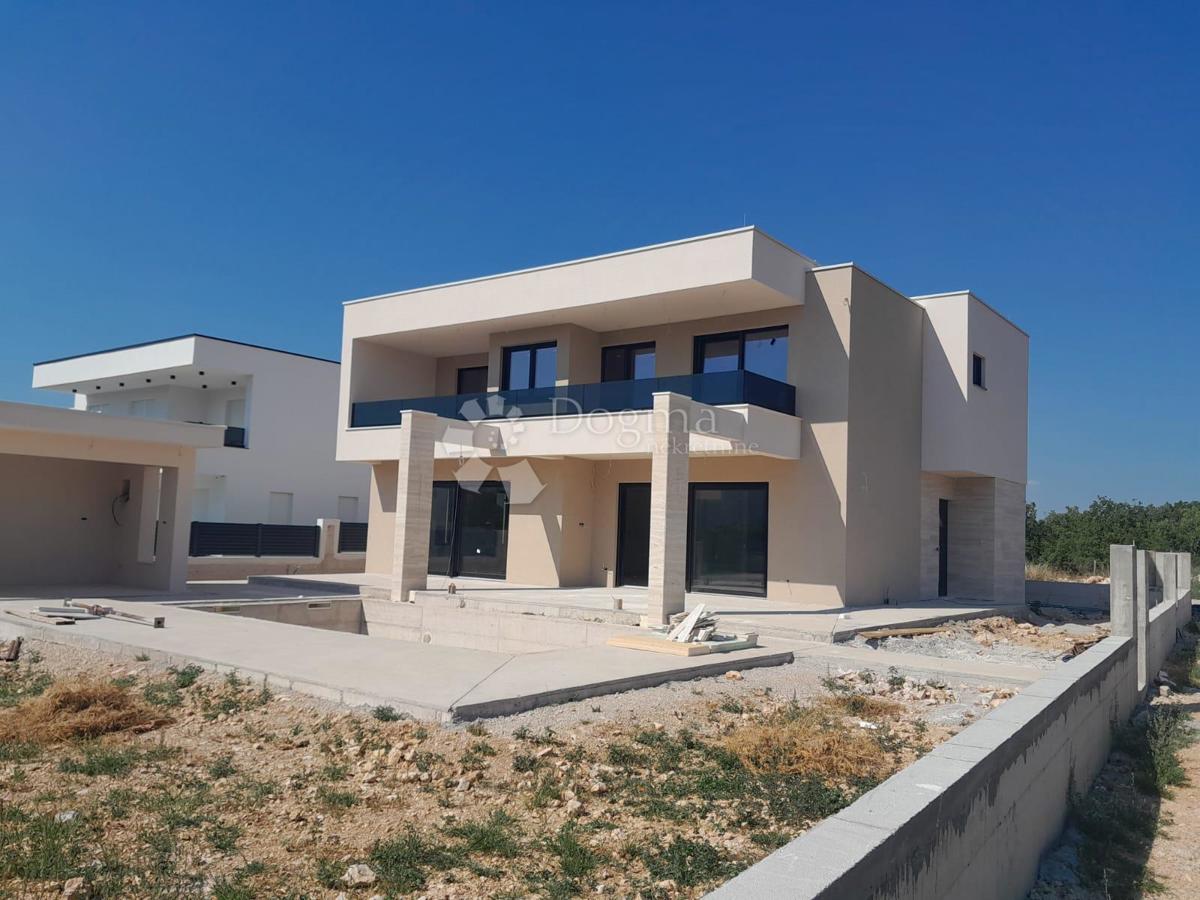 ŠIBENIK/TROMILJA - VILLA MODERNA CON PISCINA