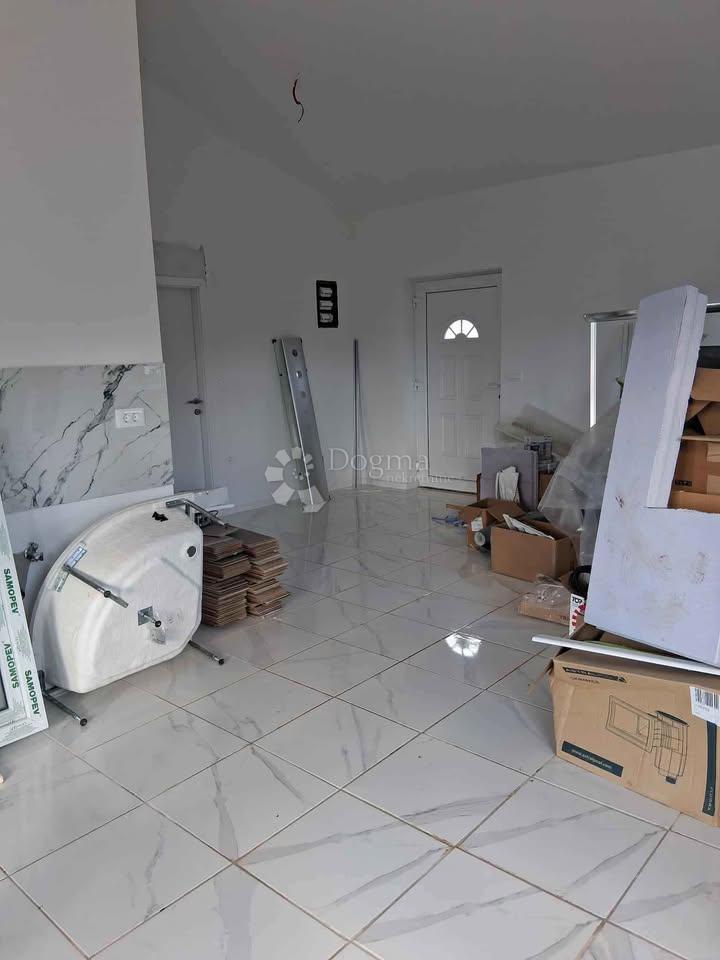 Affascinante casa unifamiliare con piscina in un ambiente tranquillo - vicino a Svetvinčenat