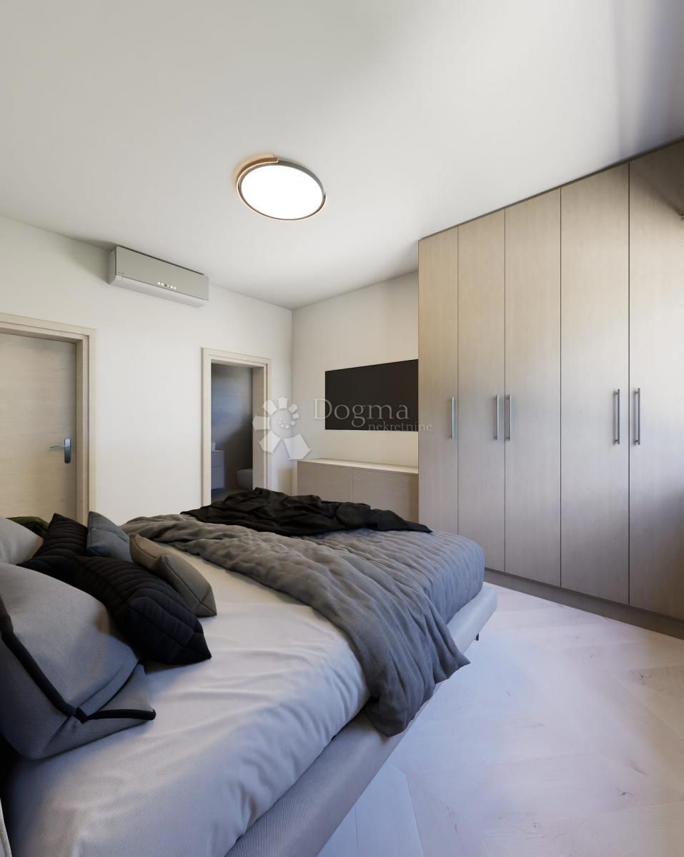 Terreno edificabile con permesso di costruire valido per la costruzione di una casa unifamiliare e piscina