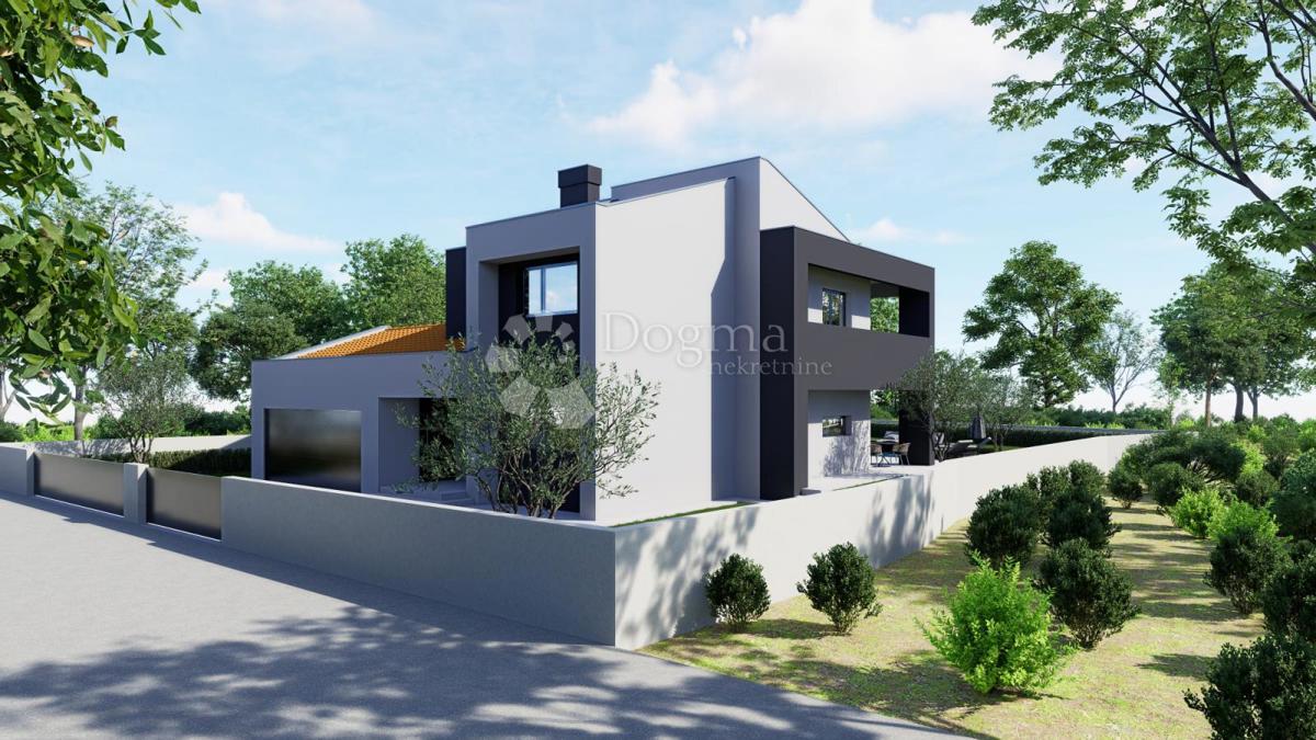 Terreno edificabile con permesso di costruire valido per la costruzione di una casa unifamiliare e piscina