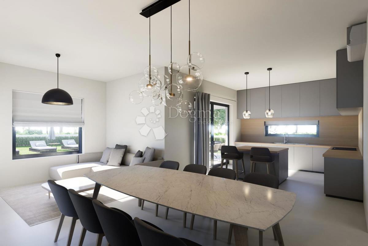 Terreno edificabile con permesso di costruire valido per la costruzione di una casa unifamiliare e piscina