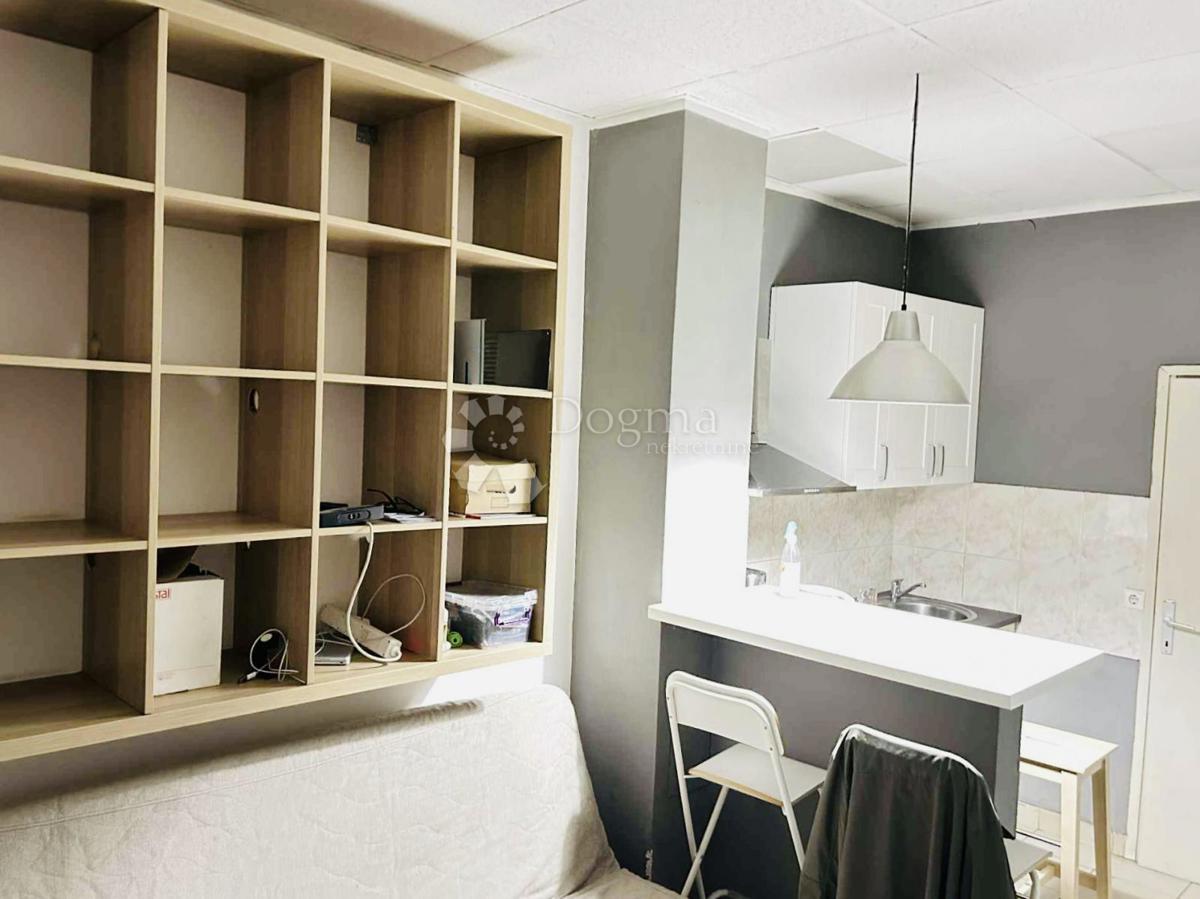 Locale commerciale Voltino, Trešnjevka - Sjever, 16,91m2