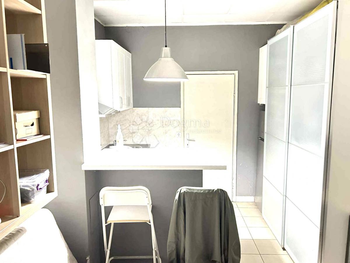 Locale commerciale Voltino, Trešnjevka - Sjever, 16,91m2