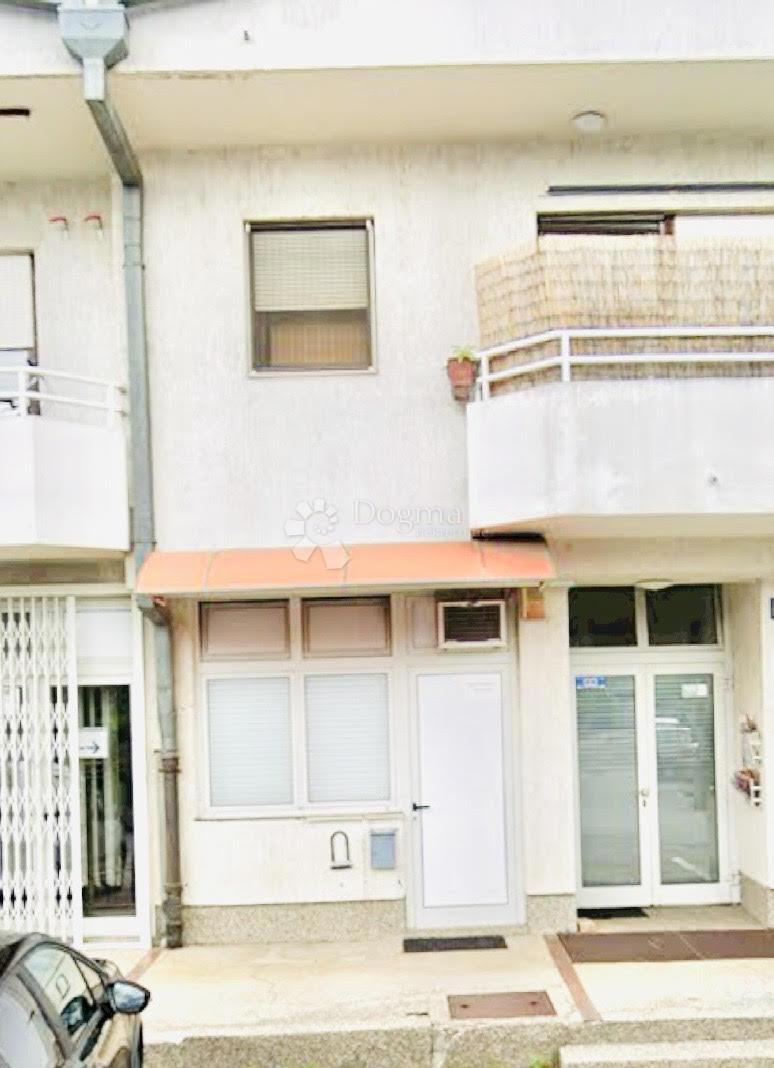 Locale commerciale Voltino, Trešnjevka - Sjever, 16,91m2