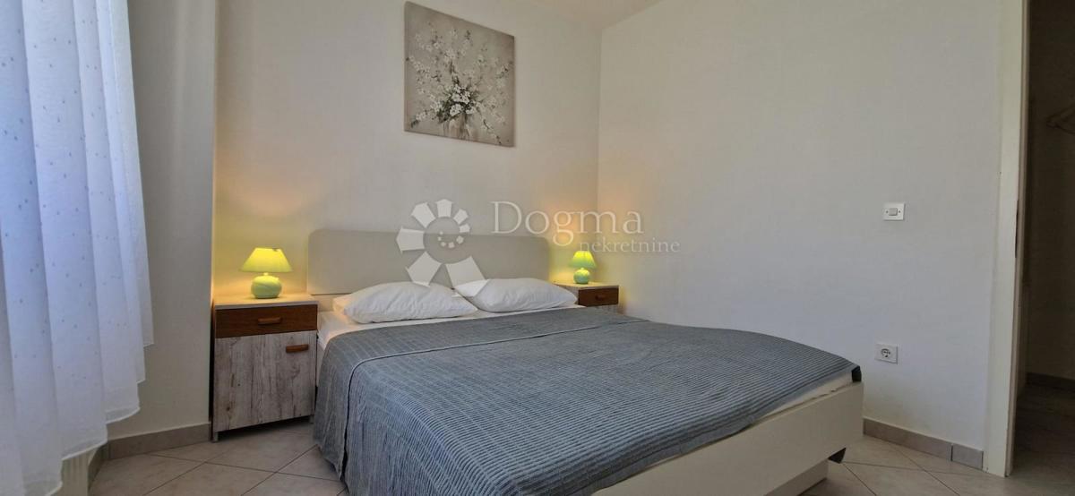 IN VENDITA – AMPIA CASA CON APPARTAMENTI, VISTA MARE E ATTIVITÀ TURISTICA AVVIATA (353 m²) – OKRUG GORNJI