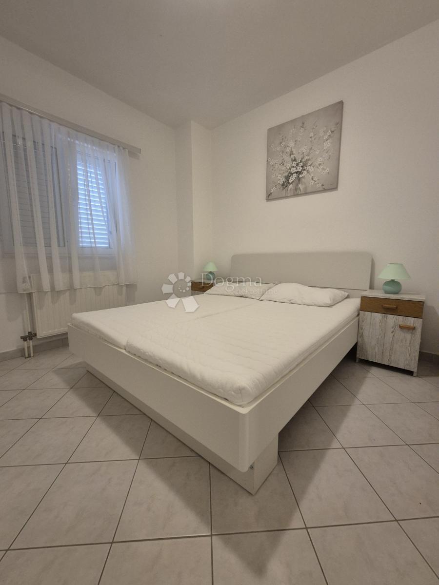 IN VENDITA – AMPIA CASA CON APPARTAMENTI, VISTA MARE E ATTIVITÀ TURISTICA AVVIATA (353 m²) – OKRUG GORNJI