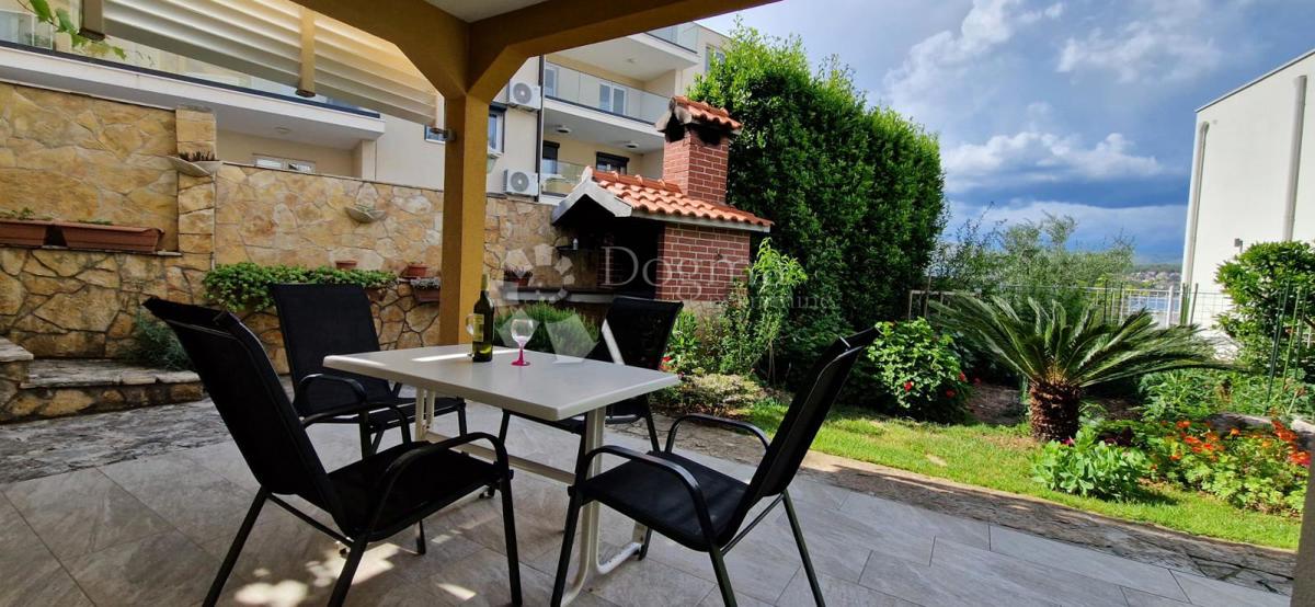 IN VENDITA – AMPIA CASA CON APPARTAMENTI, VISTA MARE E ATTIVITÀ TURISTICA AVVIATA (353 m²) – OKRUG GORNJI