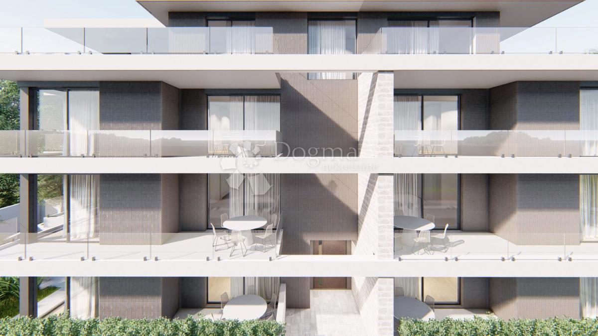 PRIMOŠTEN - PIANO TERRA PRIMA FILA SUL MARE