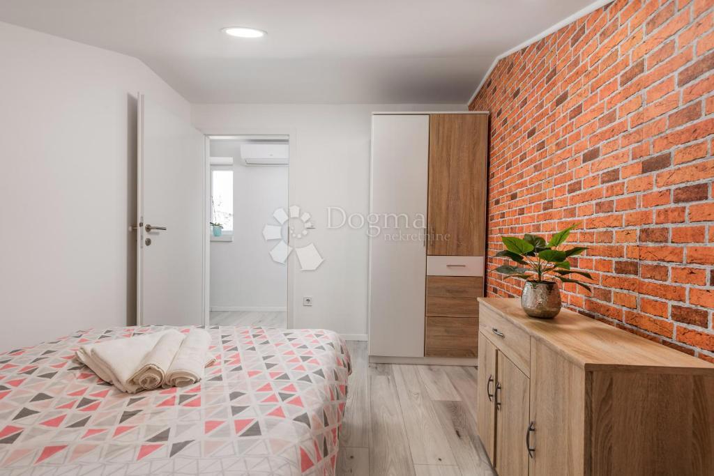 Allogio Centar, Rijeka, 72,77m2