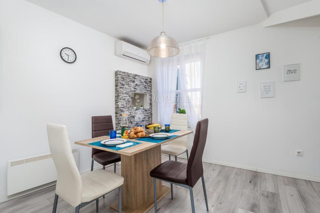 Allogio Centar, Rijeka, 72,77m2