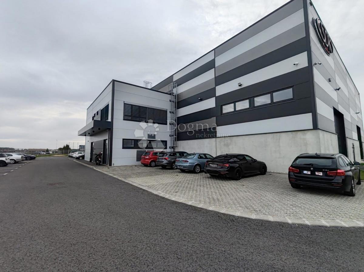 Locale commerciale Bartolovec, Trnovec Bartolovečki, 1.972m2