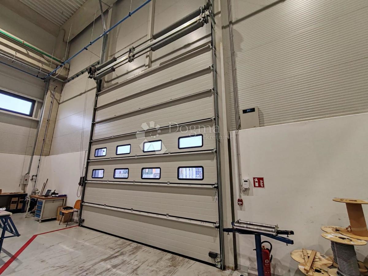 Locale commerciale Bartolovec, Trnovec Bartolovečki, 1.972m2