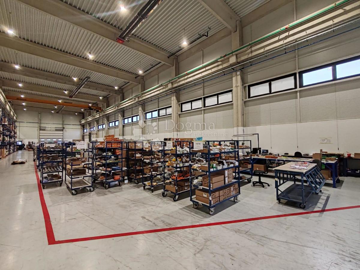 Locale commerciale Bartolovec, Trnovec Bartolovečki, 1.972m2