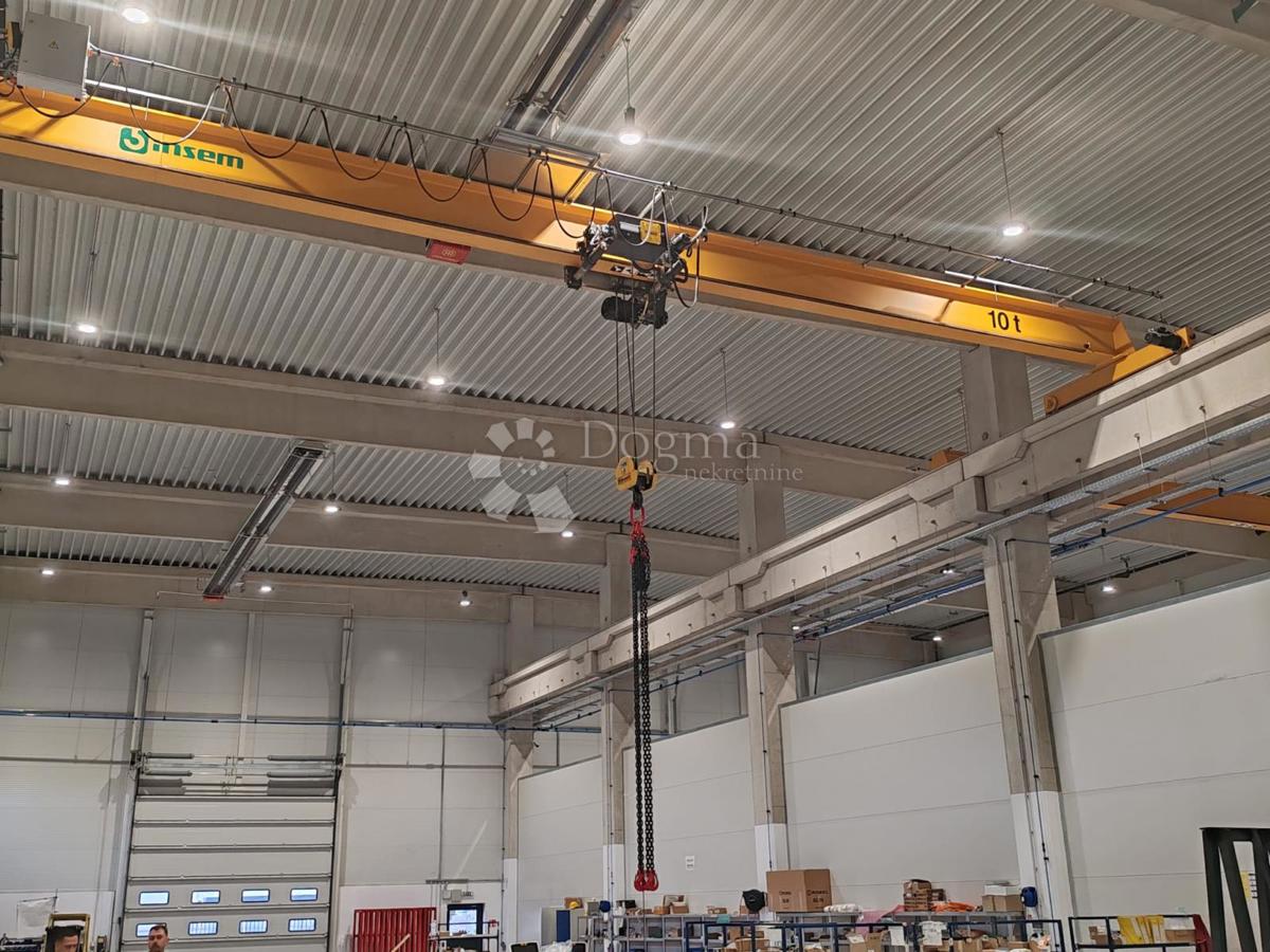 Locale commerciale Bartolovec, Trnovec Bartolovečki, 1.972m2