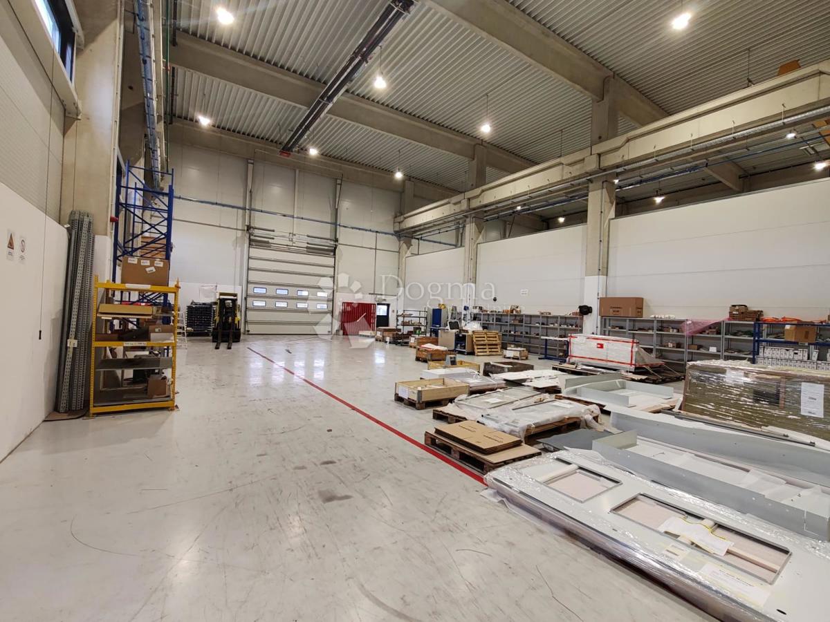 Locale commerciale Bartolovec, Trnovec Bartolovečki, 1.972m2