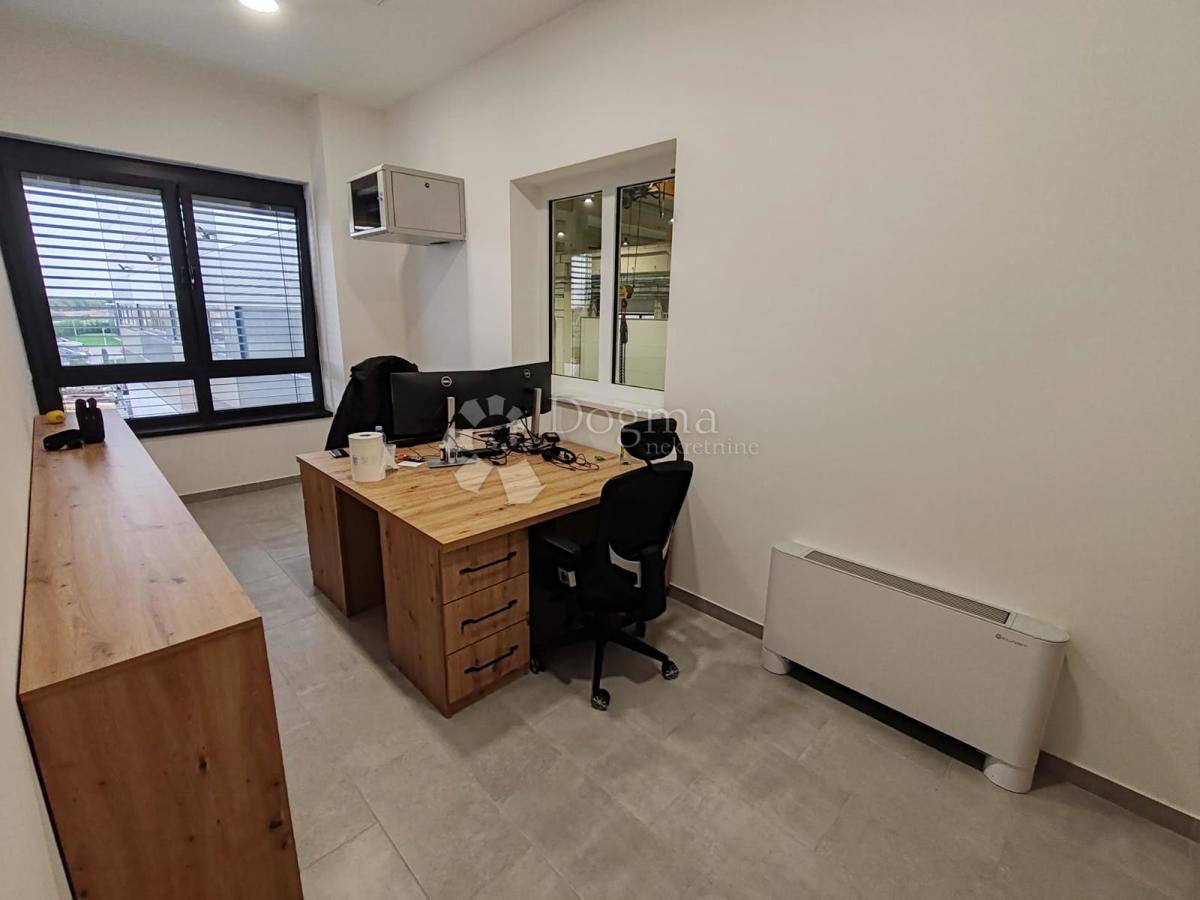 Locale commerciale Bartolovec, Trnovec Bartolovečki, 1.972m2