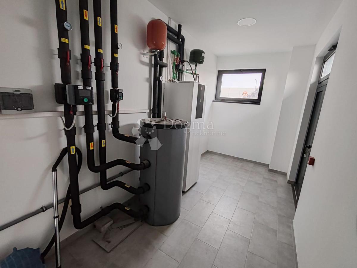 Locale commerciale Bartolovec, Trnovec Bartolovečki, 1.972m2