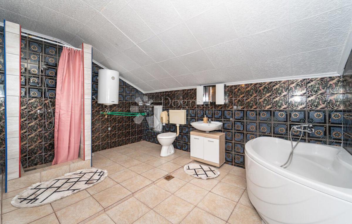 Casa Donji Karin, Benkovac, 250m2