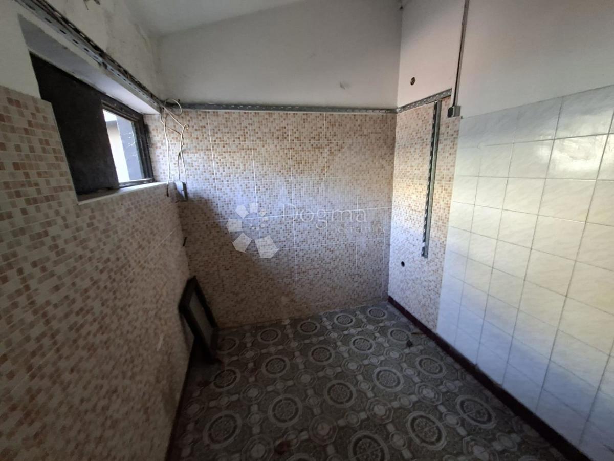 Locale commerciale Centar, Sisak, 133m2