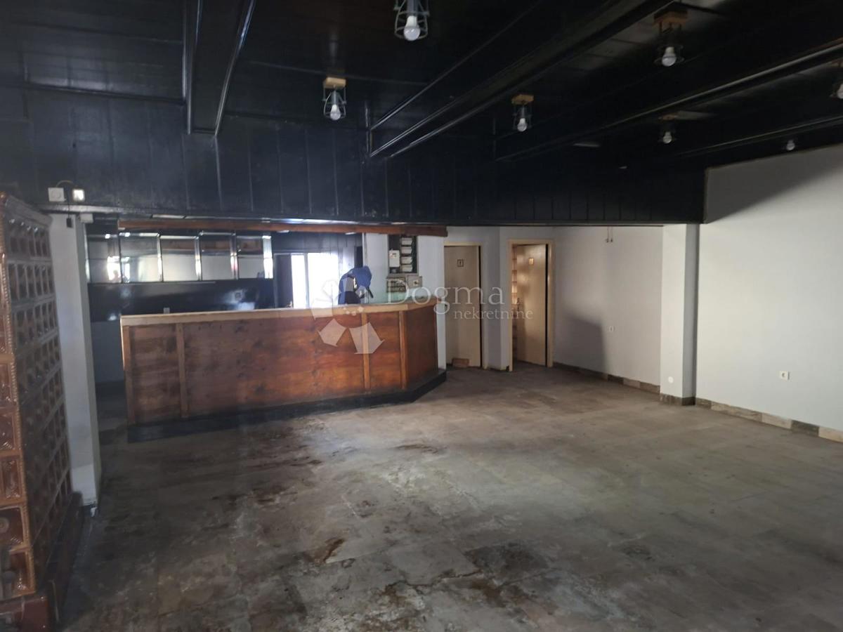 Locale commerciale Centar, Sisak, 133m2