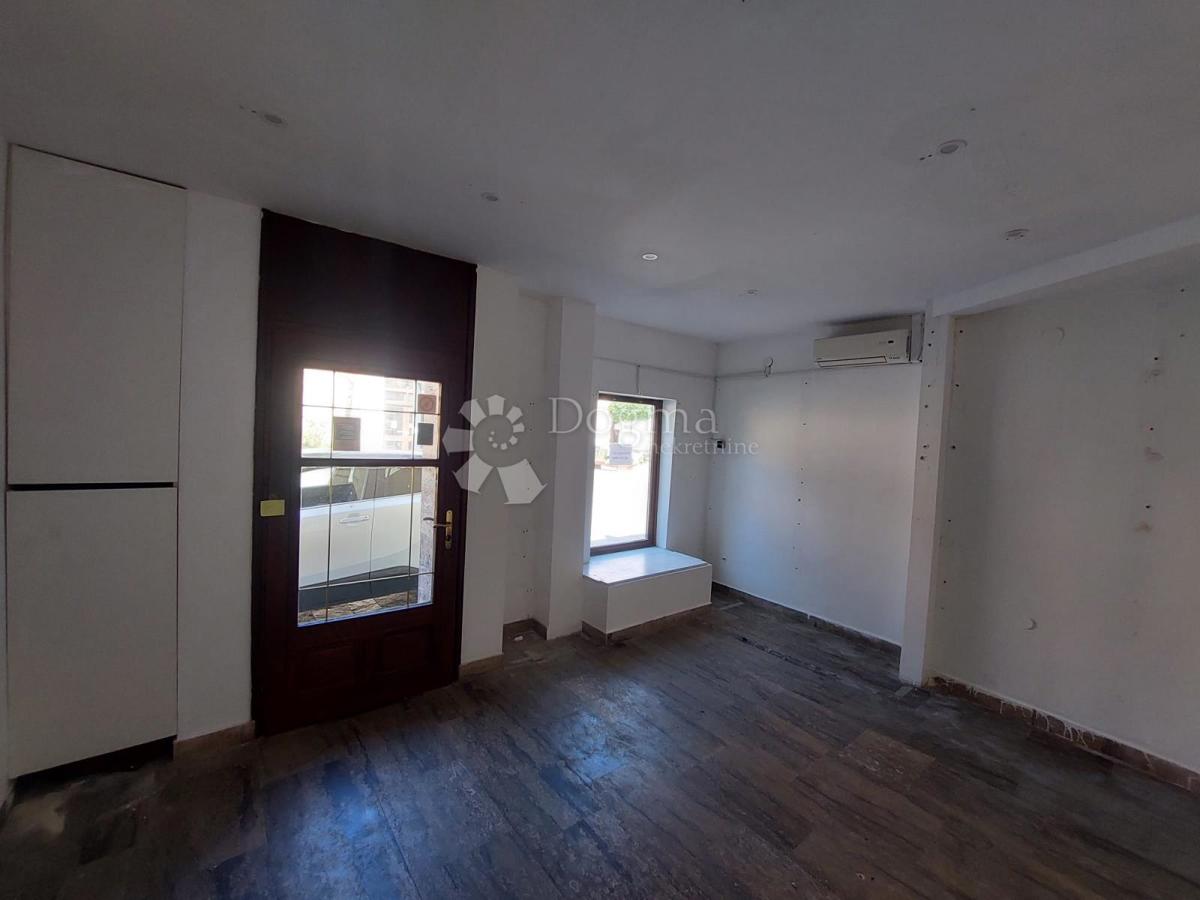 Locale commerciale Centar, Sisak, 133m2