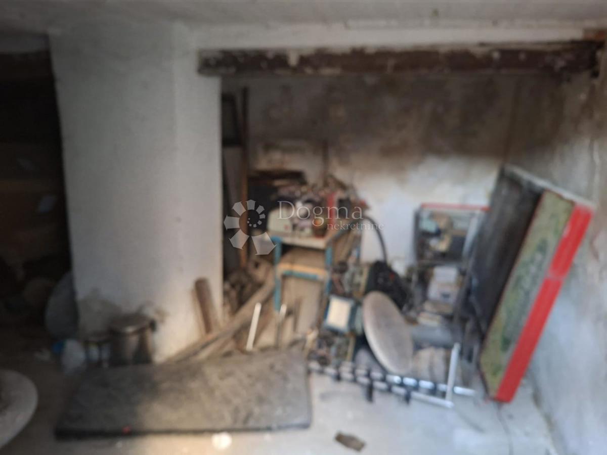 Locale commerciale Centar, Sisak, 133m2