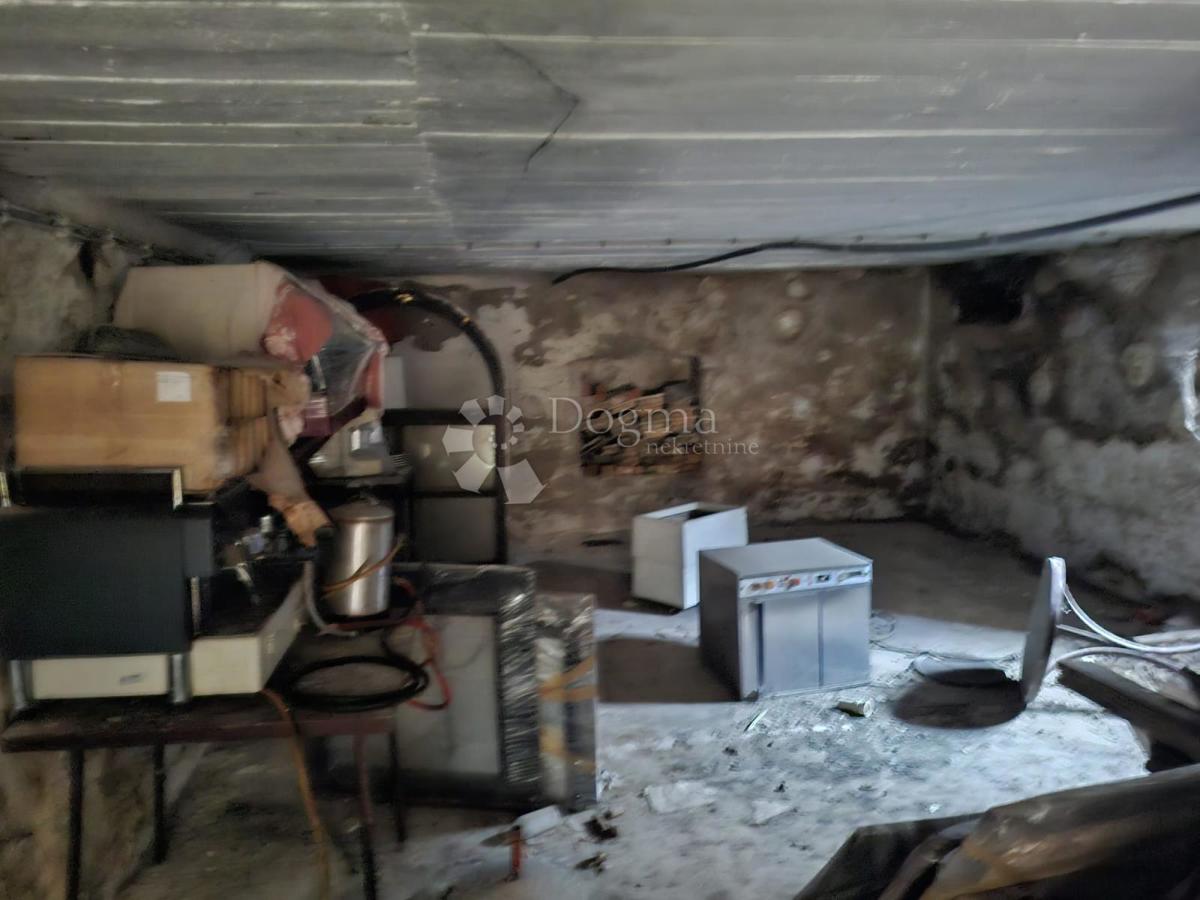 Locale commerciale Centar, Sisak, 133m2