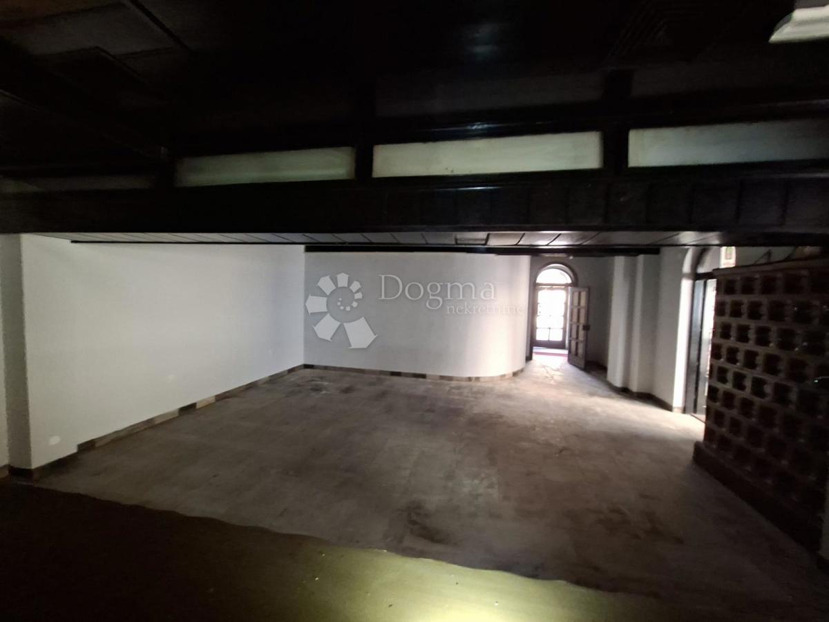 Locale commerciale Centar, Sisak, 133m2