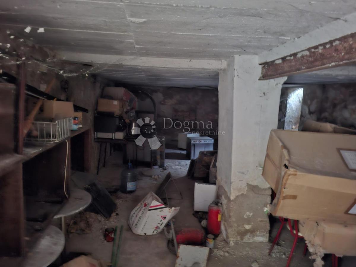 Locale commerciale Centar, Sisak, 133m2