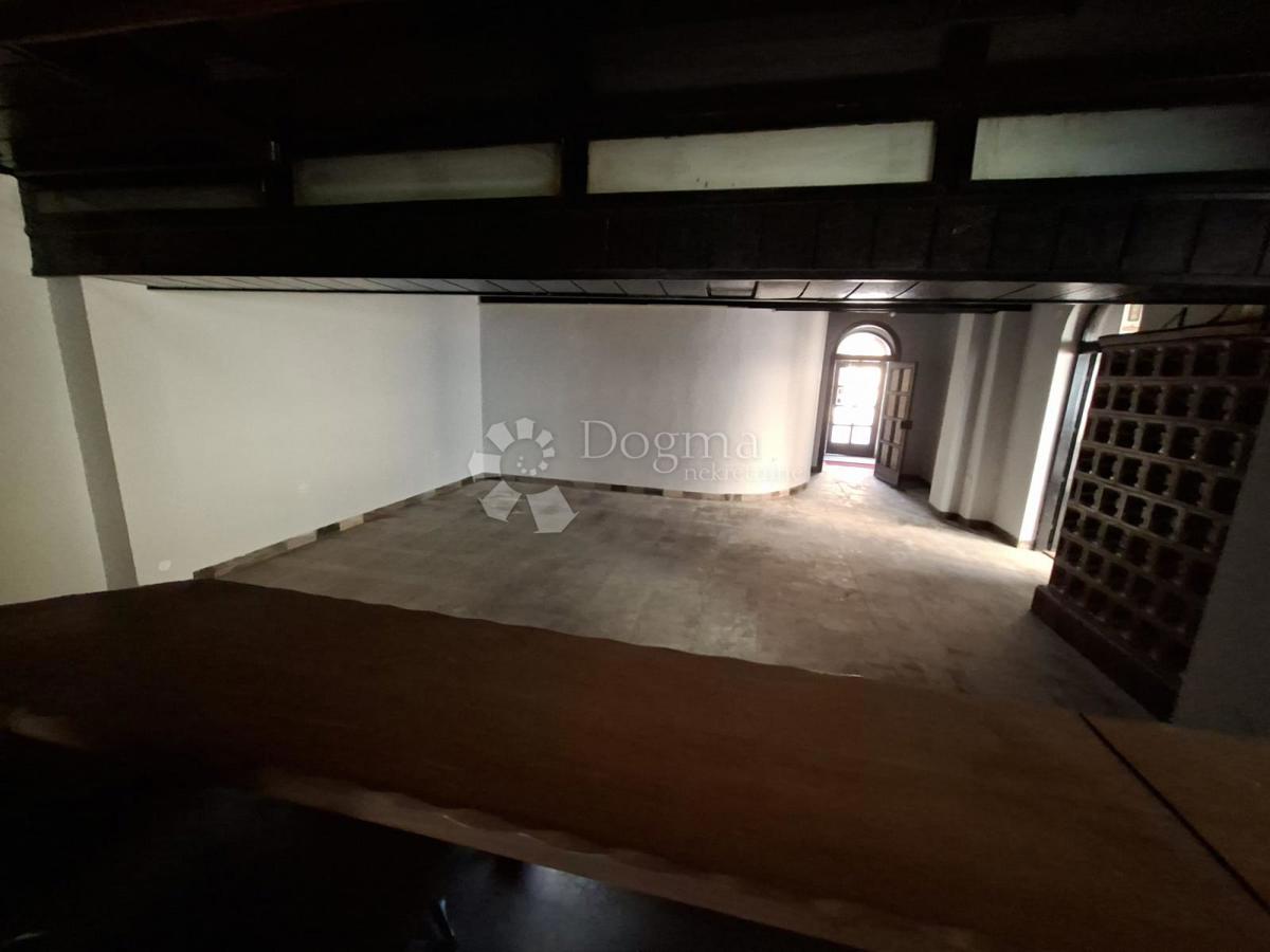 Locale commerciale Centar, Sisak, 133m2