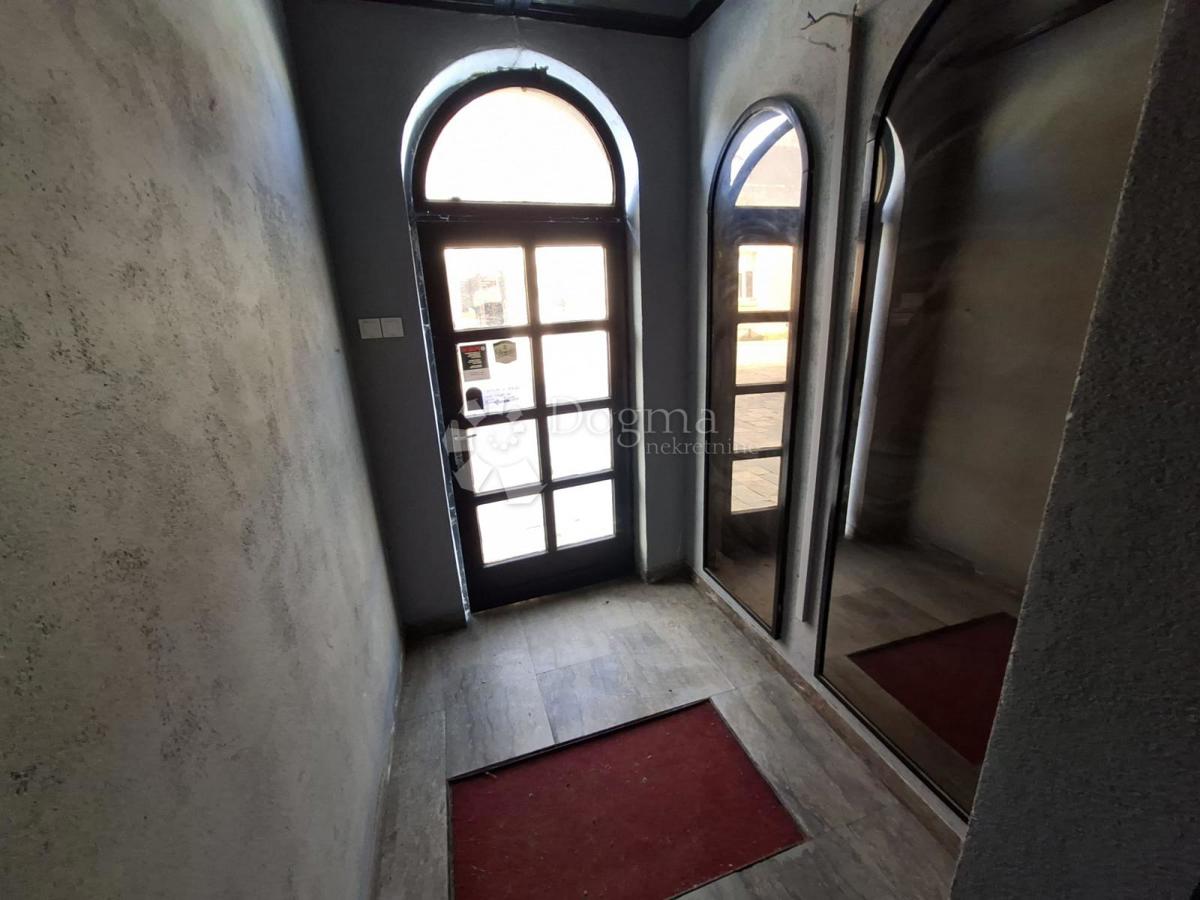 Locale commerciale Centar, Sisak, 133m2