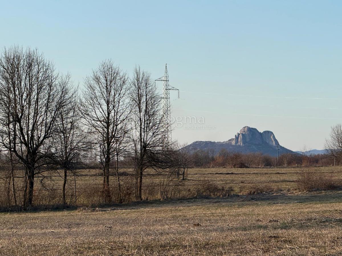 Terreno edificabile Lovinac, 5.280m2