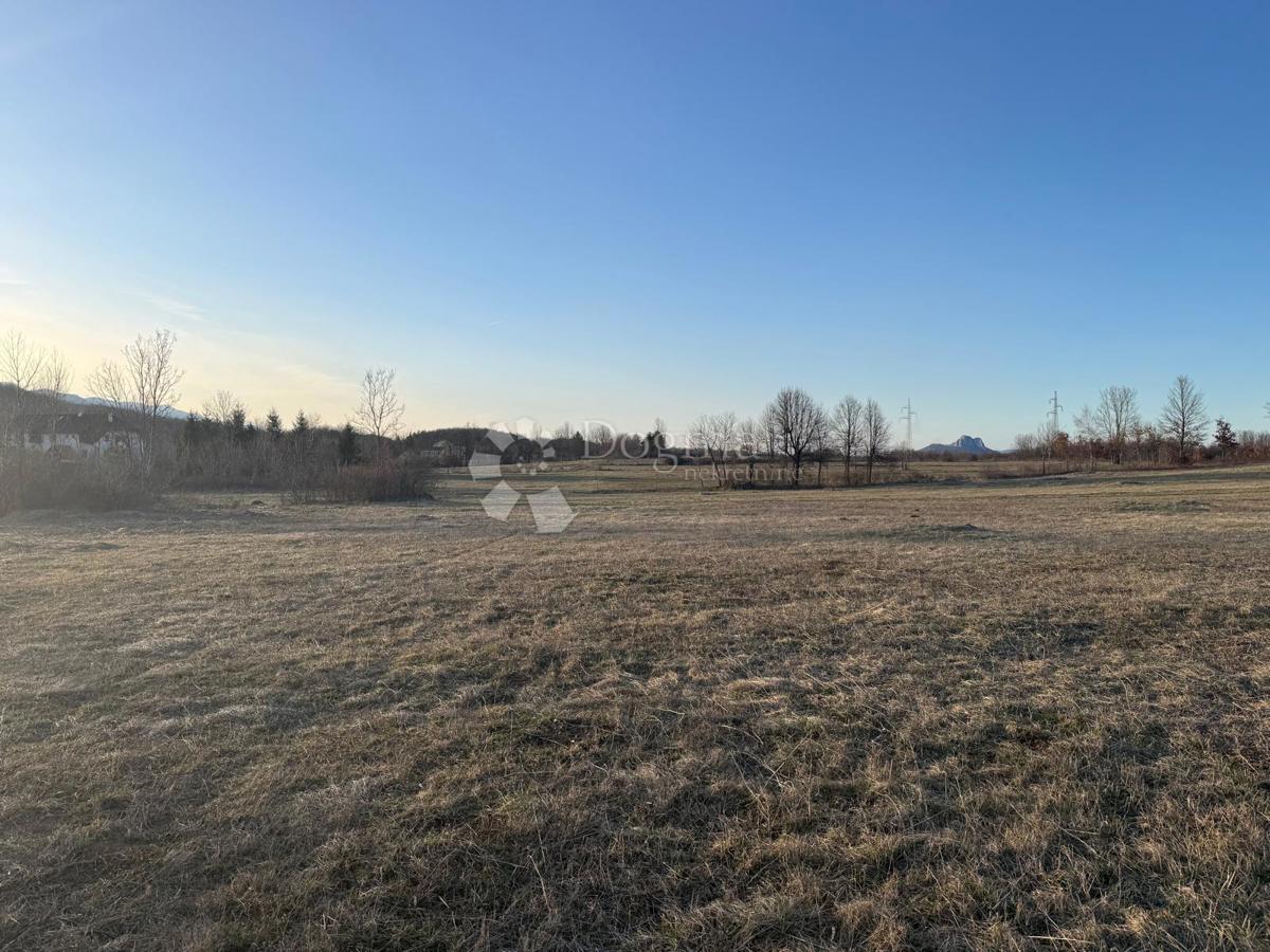 Terreno edificabile Lovinac, 5.280m2