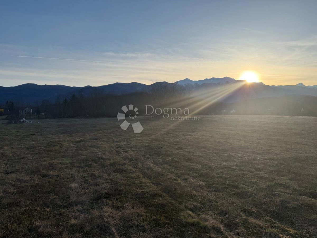 Terreno edificabile Lovinac, 5.280m2