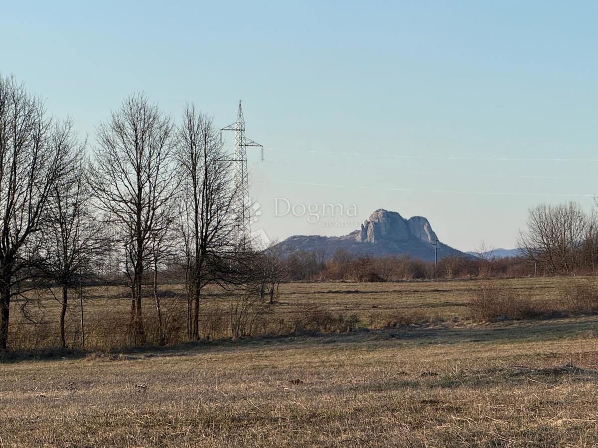 Terreno edificabile Lovinac, 5.280m2