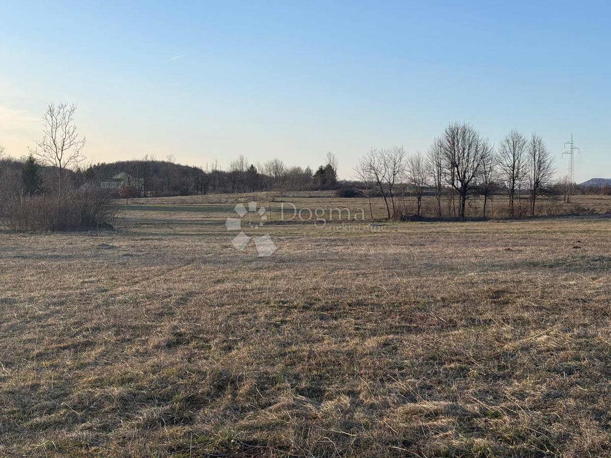 Terreno edificabile Lovinac, 5.280m2