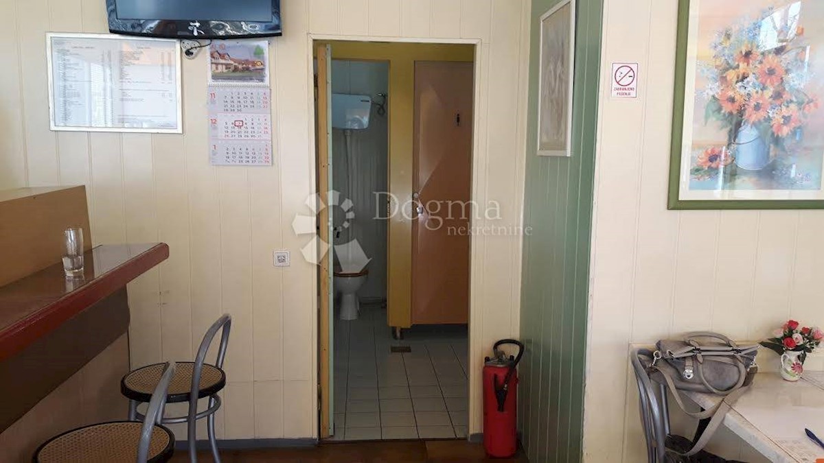 Locale commerciale Potpićan, Kršan, 72m2