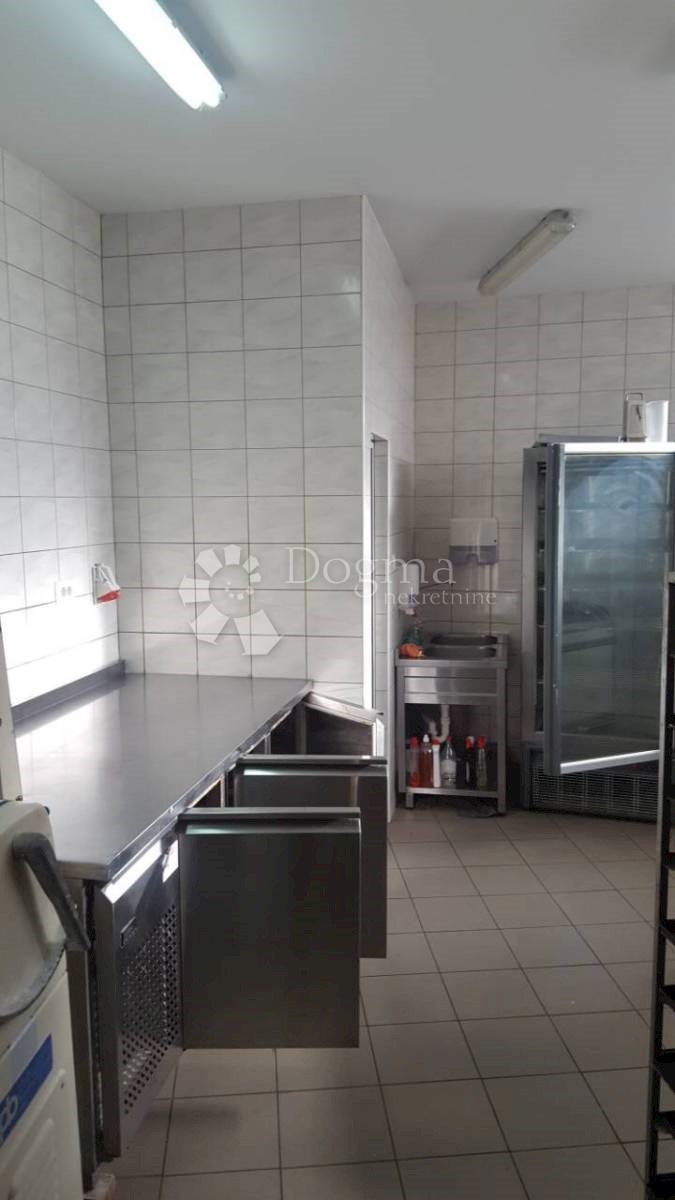 Locale commerciale Selce, Crikvenica, 57,55m2