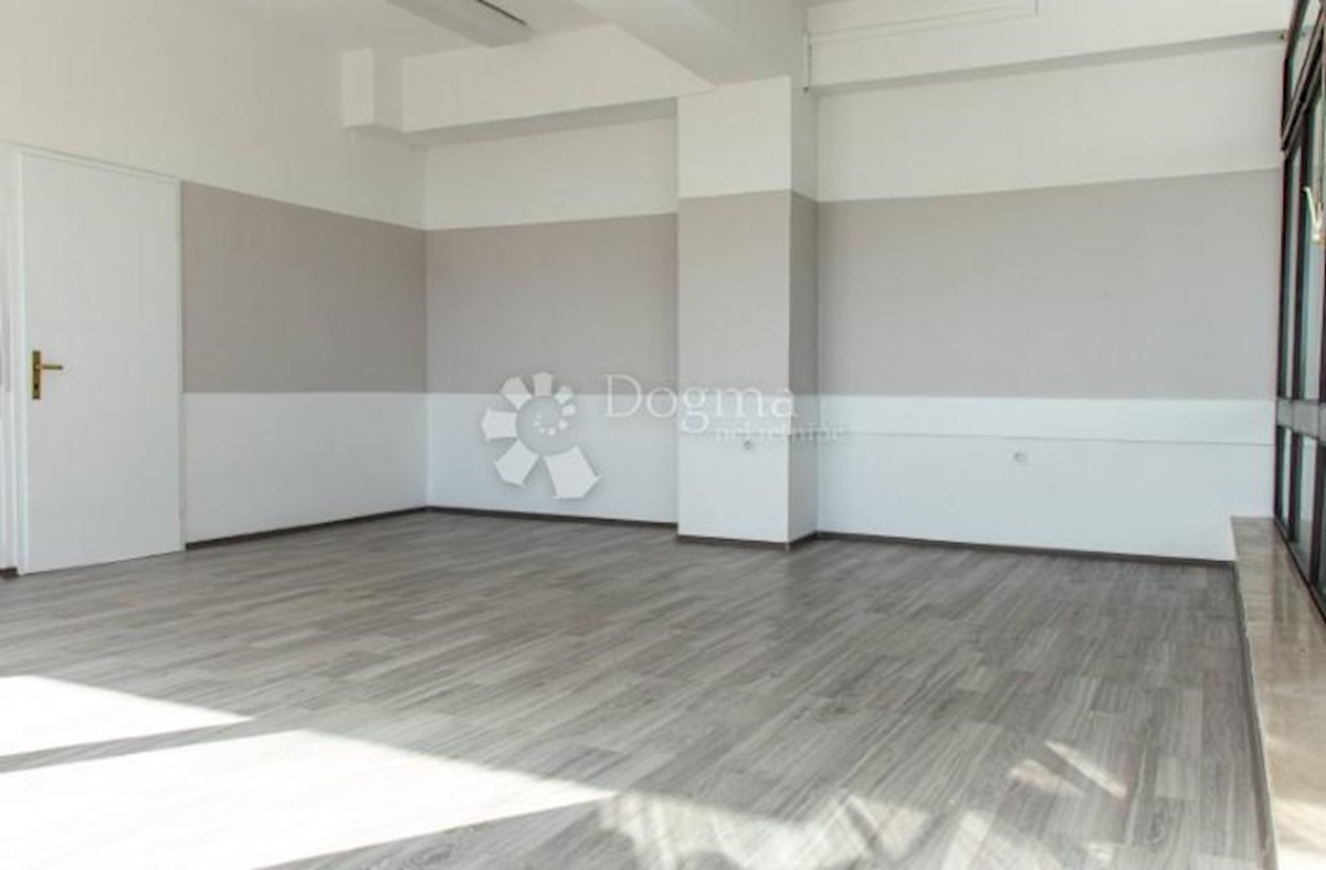 Locale commerciale Pećine, Rijeka, 96m2