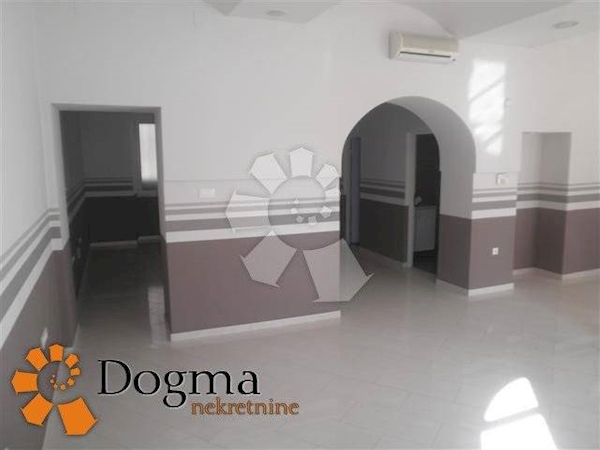 Locale commerciale Sušak, Rijeka, 75m2