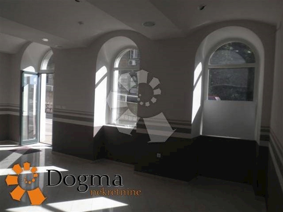 Locale commerciale Sušak, Rijeka, 75m2