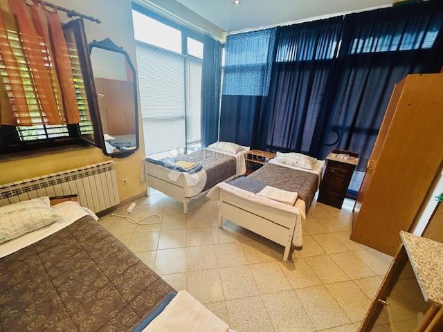 CASA CON VISTA MARE E UFFICI AL PIANO TERRA